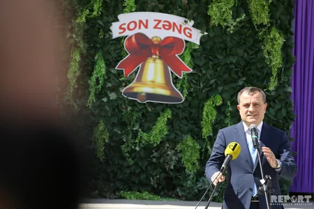 Təhsil naziri məcburi köçkün şagirdlərin Son zəngində  - FOTOREPORTAJ