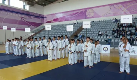 Şirvan şəhərində yeniyetmə cüdoçular arasında regional birinciliyə start verilib