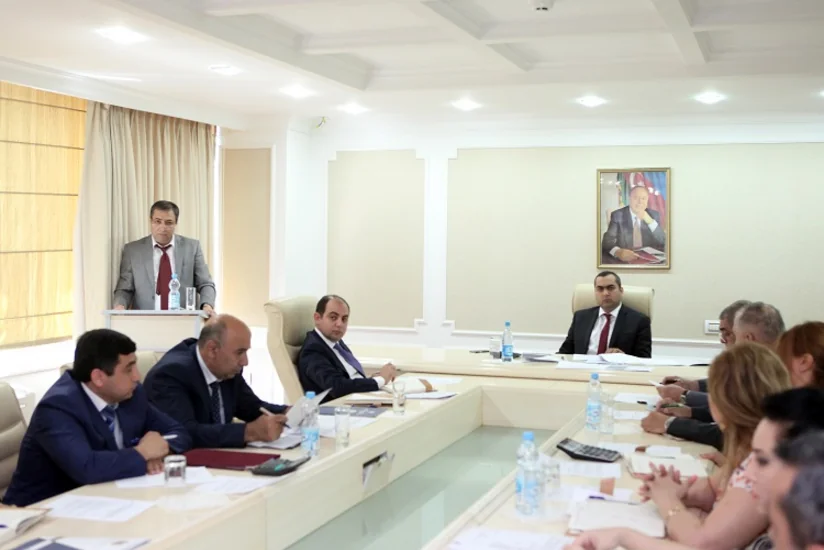 Nazirlik rəisi cəzalandırıb, 4 əməkdaşa töhmət verib