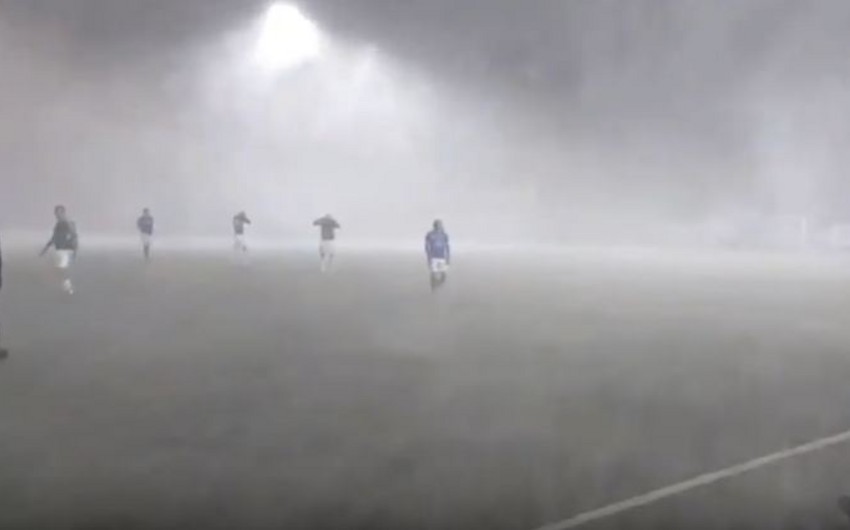 İslandiyada futbol matçı qar çovğunu səbəbindən yarımçıq qalıb - VİDEO
