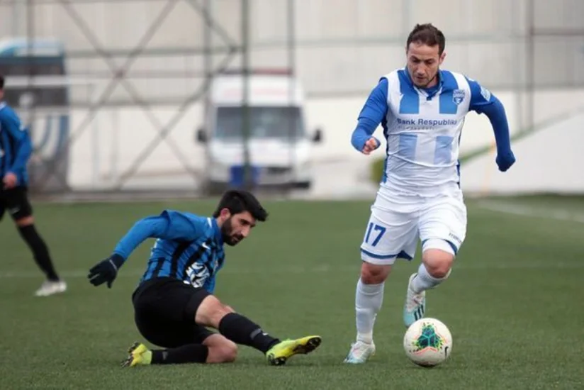 Sabahın futbolçusu: Həyat yoldaşım tərəfdən də 5-6 nəfər virusa yoluxub - MÜSAHİBƏ
