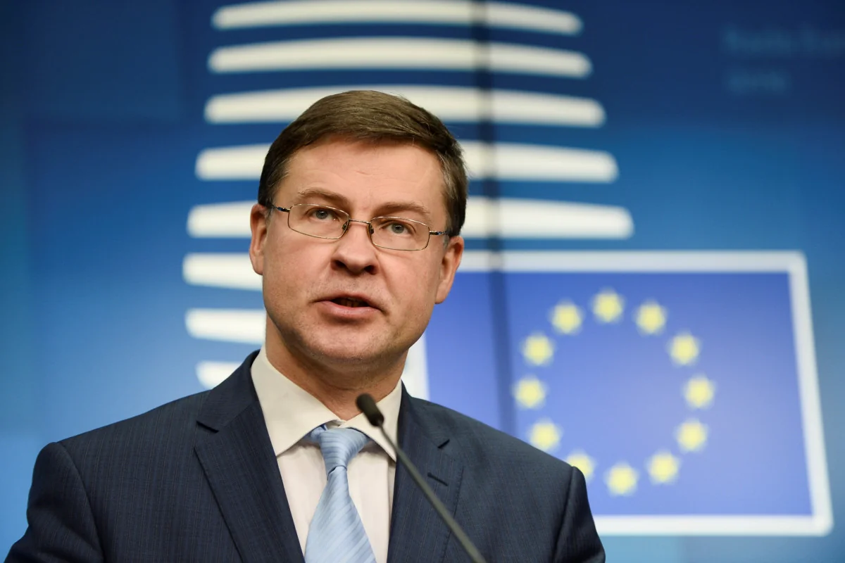 Еврокомиссар: ЕС не будет отменять санкции против РФ, даже если это сделают США