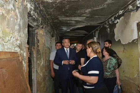 Rövşən Rzayev: Yaxın zamanlarda qəzalı binalarda məskunlaşan məcburi köçkünlərin problemlərinin həlli istiqamətində addımlar atılacaq