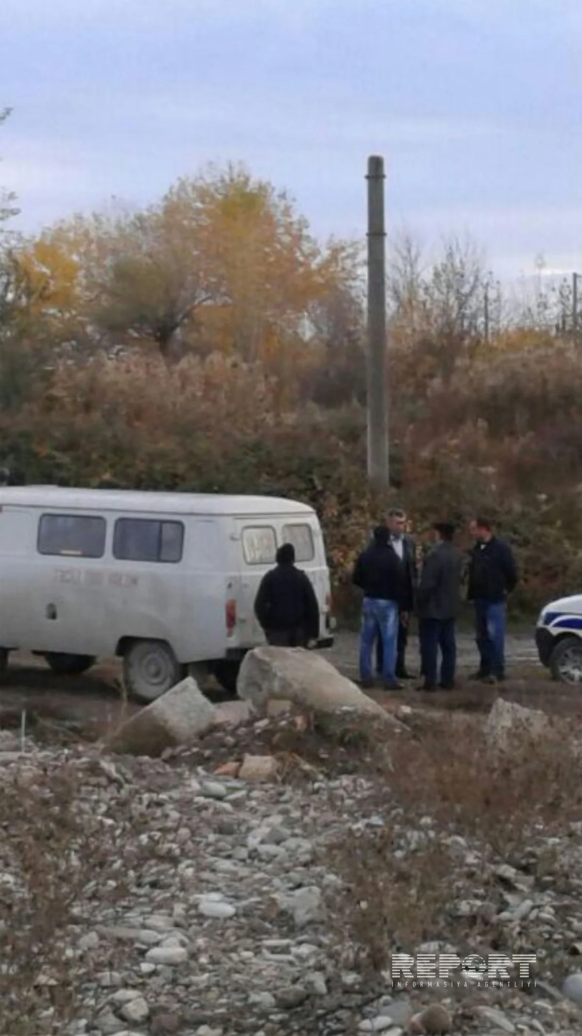 Xaçmazda qatardan yük boşaldan ekskavator sürücüsü yükün altında qalaraq ölüb - FOTO