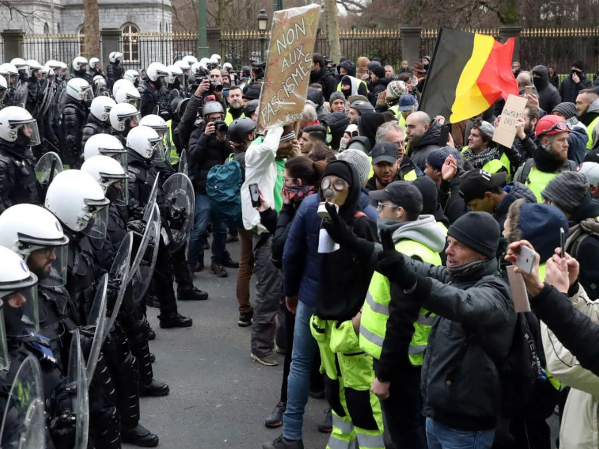 Бельгийские полицейские устроили акцию протеста в центре Брюсселя
