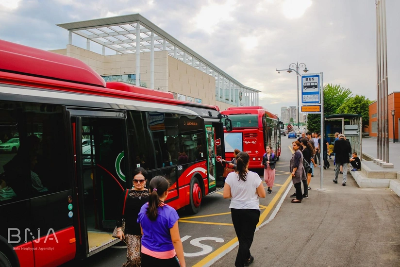 Metro işləmir, dayanacaqlarda sıxlıq müşahidə olunur