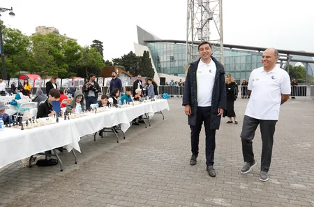 Məşhur şahmatçılar Heydər Əliyevin 100 illiyinə həsr olunan seansda iştirak ediblər