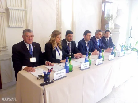 Gürcüstandakı Azərbaycan vətəndaşları Tbilisidəki səfirlikdə səs verirlər