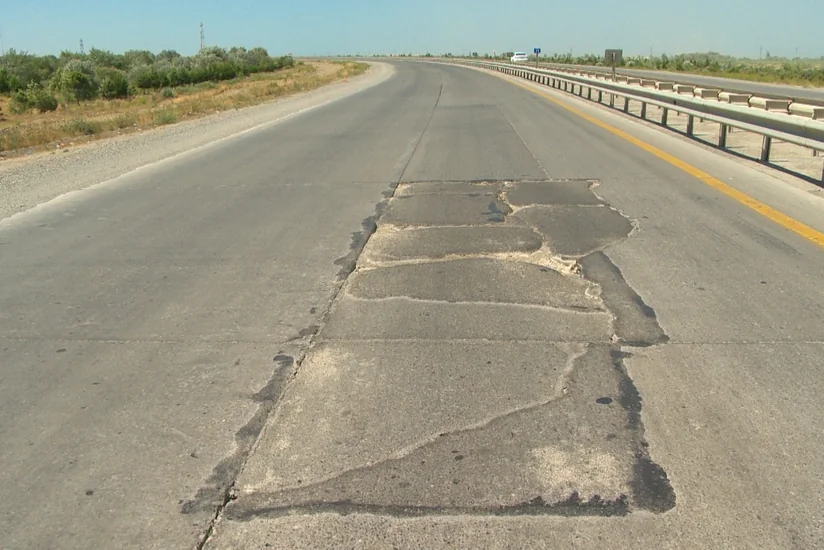 Bakı-Quba magistral yolunda çatlar yaranıb