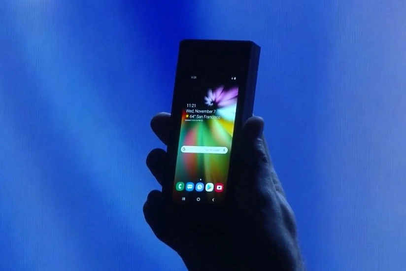 Samsung dünyada ilk qatlanan smartfonu təqdim edir