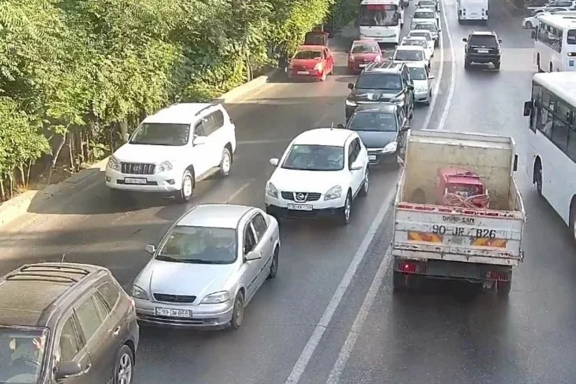 Bakının bir sıra yollarında tıxac yaranıb