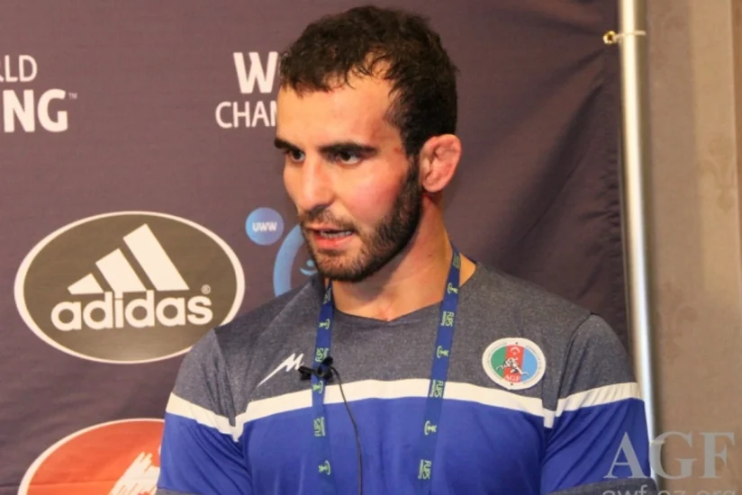Rio-2016ya lisenziya qazanan Azərbaycan güləşçisi medalsız qalmasında hakimləri günahlandırıb