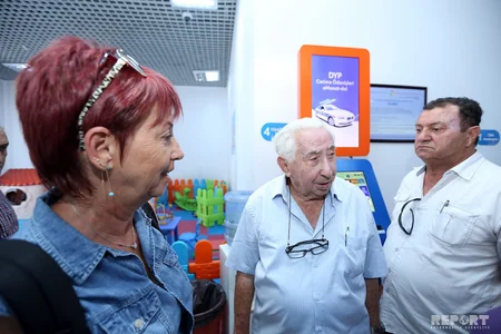 ASAN VİZAya müraciət edən 100 yaşlı turist ASAN xidmət mərkəzinin fəaliyyəti ilə tanış olub