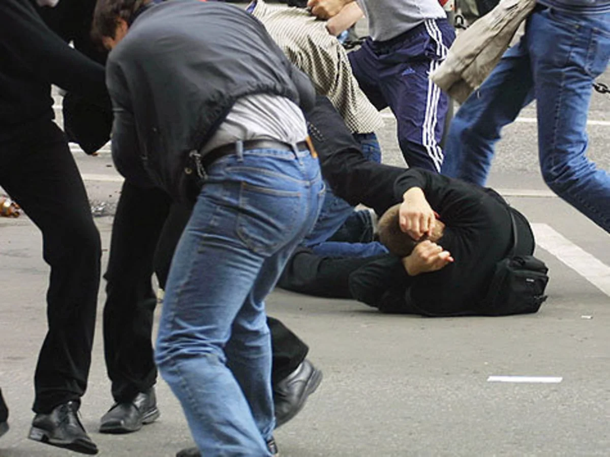 Bakıda orta məktəblərdən birində kütləvi dava baş verib, şagirdin burnu sındırılıb