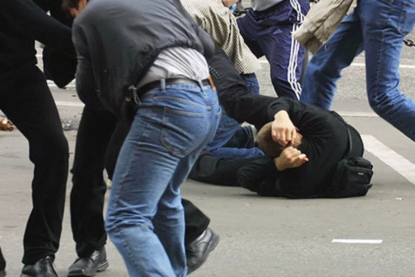 В одной из средних школ Баку произошла массовая драка, у одного ученика сломан нос