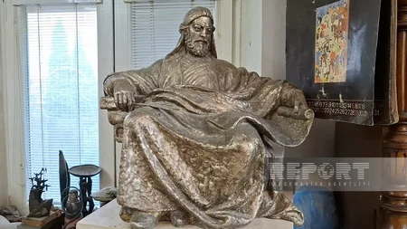 Azerbaijani sculptor creating under 'rocket rain' in Ukraine's Kharkiv - PHOTOS