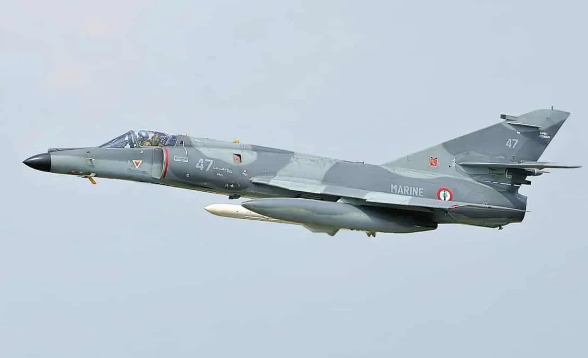 Algeria closes airspace to French military planes