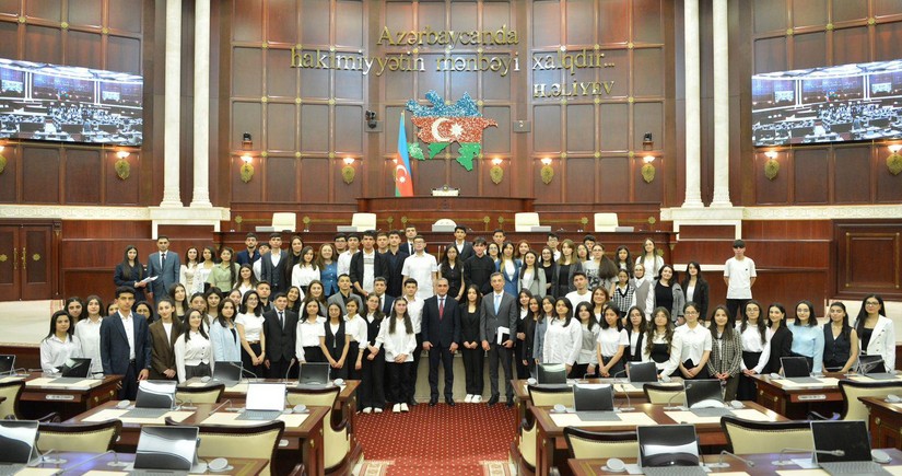 Qarabağ Universitetinin tələbələri Milli Məclisdə olublar