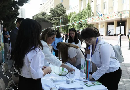 BDU-nun 105 illik yubileyinə həsr olunan Karyera Festivalının açılışı olub
