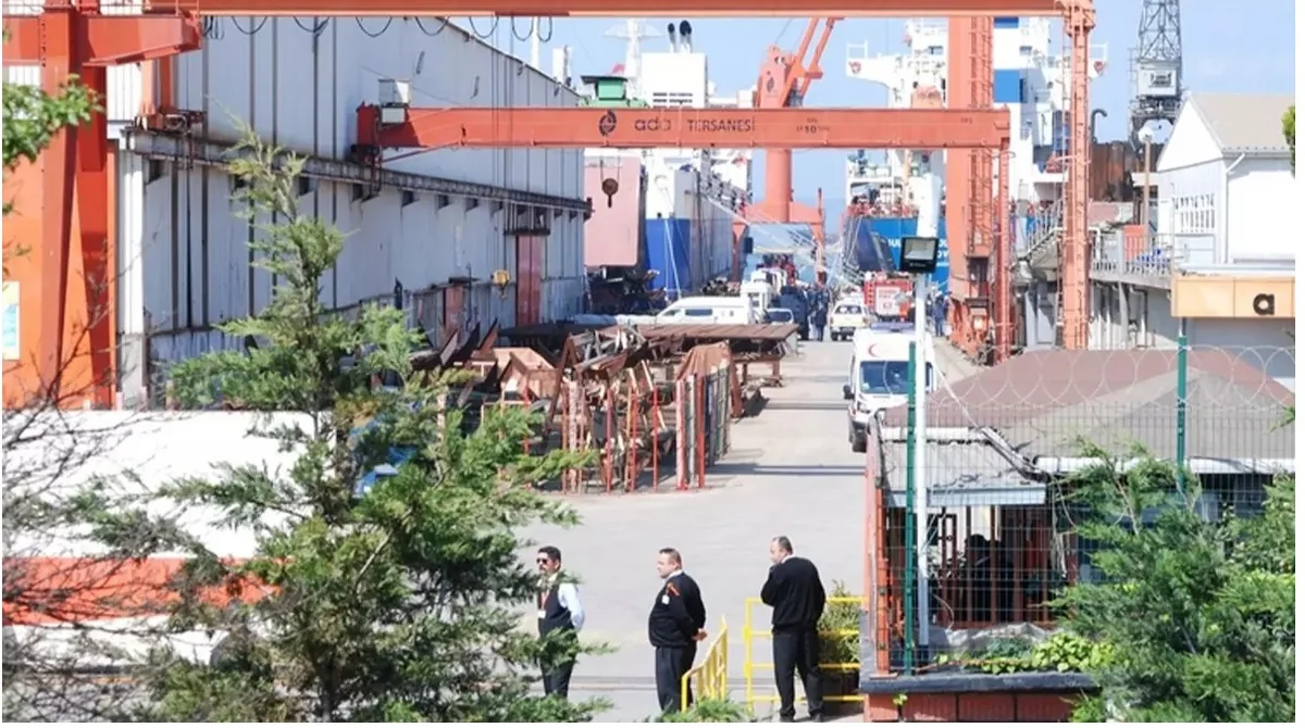 Число погибших из-за взрыва в турецком порту возросло до двух