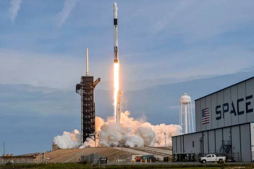 SpaceX доставит на орбиту космических туристов - ФОТО