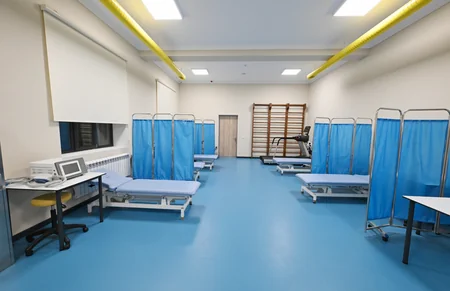 İlham Əliyev “Vətən” İdman Liseyində aparılmış yenidənqurma işlərindən sonra yaradılan şəraitlə tanış olub