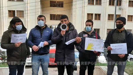 Azərbaycanlı gənclərin Tbilisidə etiraz aksiyası başa çatıb - YENİLƏNİB
