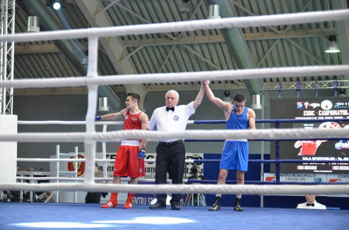 Азербайджанский боксер вышел в финал чемпионата Европы - ФОТО
