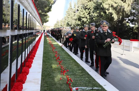 Dövlət Xidmətinin rəhbərliyi Şəhidlər xiyabanını ziyarət edib