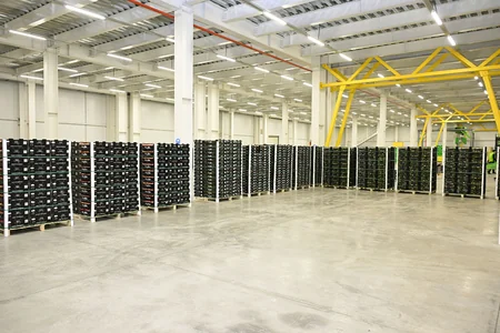 President Ilham Aliyev inspects operations of horticulture and cold storage complex in Gusar District