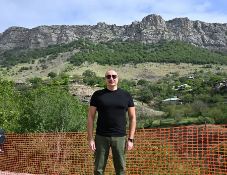 İlham Əliyev Şuşanın Daşaltı kəndinin yenidən qurulması ilə bağlı görüləcək işlərlə tanış olub