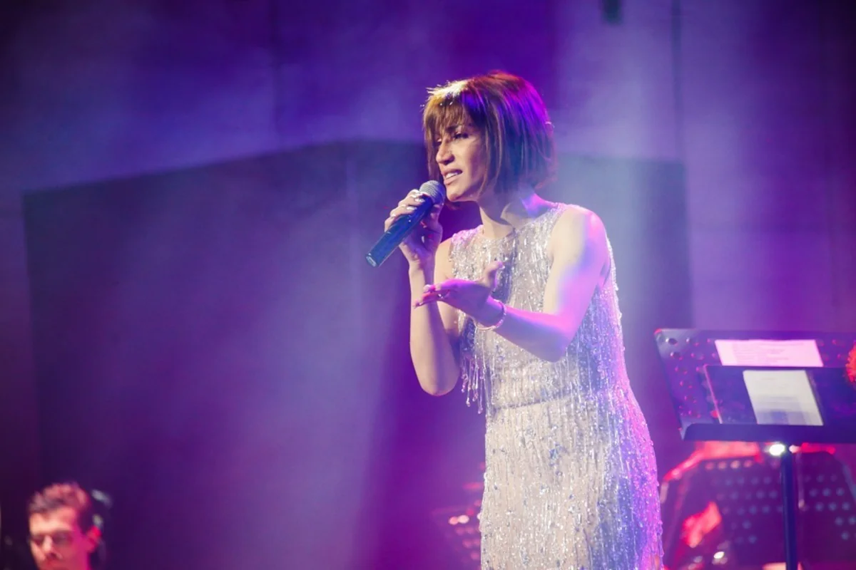 Röya koronavirusa görə konsertini təxirə saldı