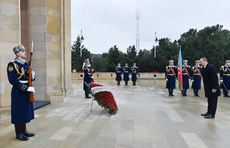 Prezident İlham Əliyev Şəhidlər xiyabanını ziyarət edib