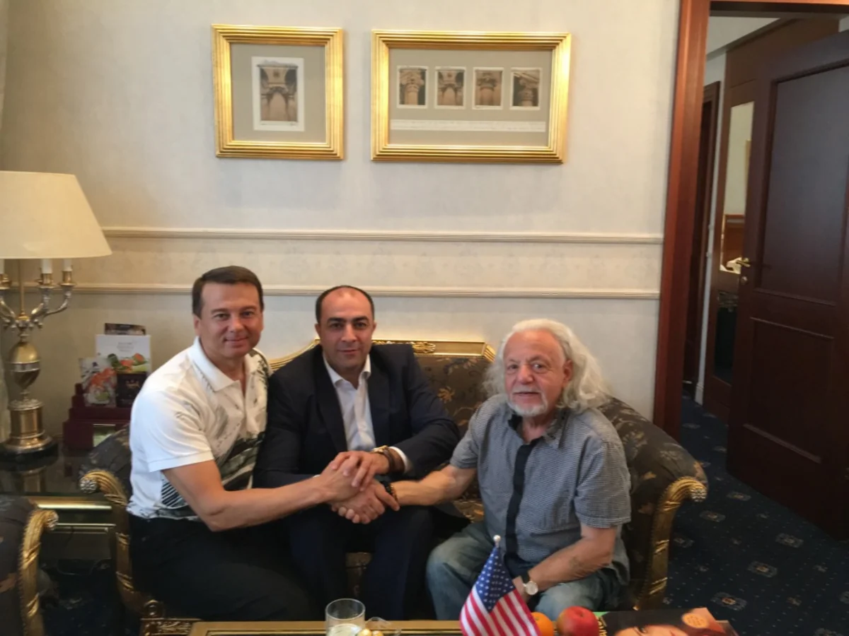​Amerikalı siyasətçi Maykl Morqulis Kiyevdə Azərbaycan diasporunun nümayəndəsi ilə görüşüb