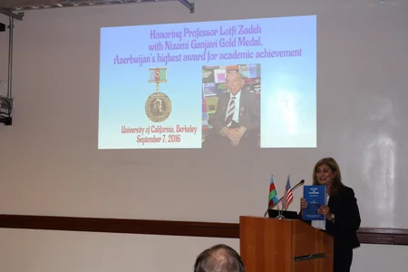 Kaliforniyanın Berkli Universitetində azərbaycanlı professor Lütfi Zadəyə Azərbaycan medalı təqdim olunub