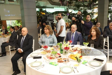 YAP-ın Mərkəzi Aparatı Zərifə Əliyevanın 100 illik yubileyinə həsr edilmiş tədbir keçirib - YENİLƏNİB