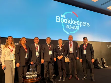 Azərbaycanın maliyyə menecerləri Beynəlxalq Sammitdə LUCA 2023 mükafatı ilə təltif olunub