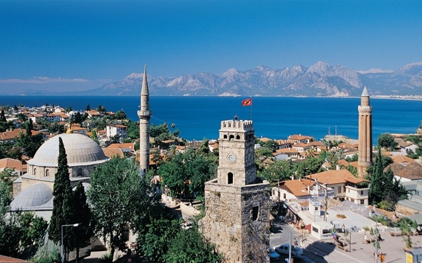 ​Türkiyənin turizm naziri rusları ölkəsində təhlükəsiz istirahətə dəvət edib