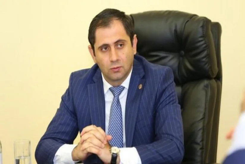 Ermənistanın müdafiə naziri Rusiyaya işgüzar səfərə gedib