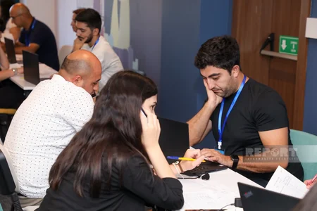 Italy's SWG S.P.A: Citizens actively participating in exit poll, 10,000 questionnaires already collected