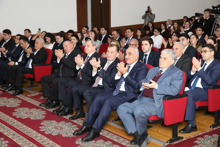 Bir qrup tələbəyə adlı təqaüd verilib