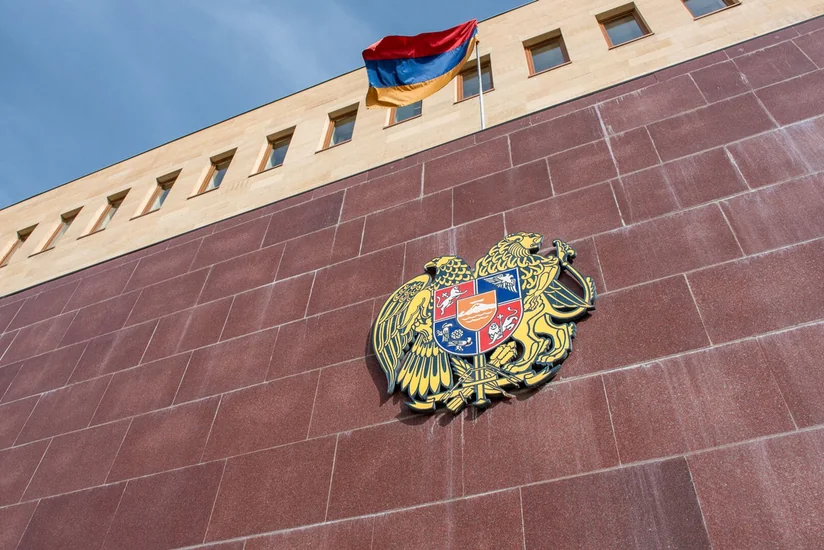 Минобороны Армении опровергло информацию об автокатастрофе с участием министра