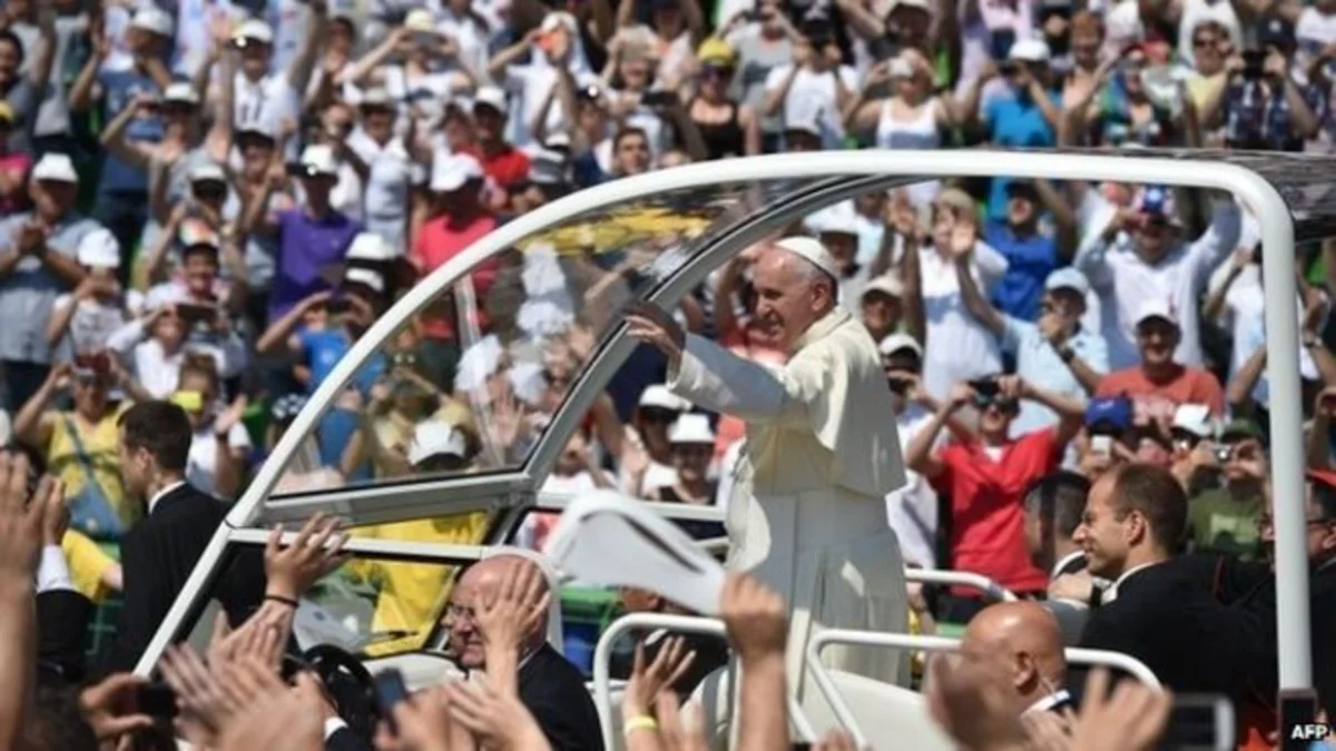 Pope celebrates stadium Mass in Bosnia
