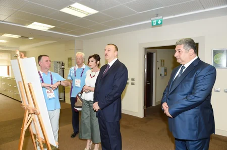 ​Prezident İlham Əliyev birinci Avropa Oyunları Əməliyyat Komitəsinin baş ofisində yaradılan şəraitlə tanış olub