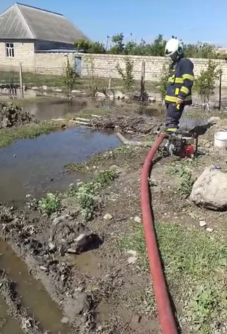 FHN intensiv yağışların yaratdığı fəsadları aradan qaldırılması işlərini davam etdirir - YENİLƏNİB