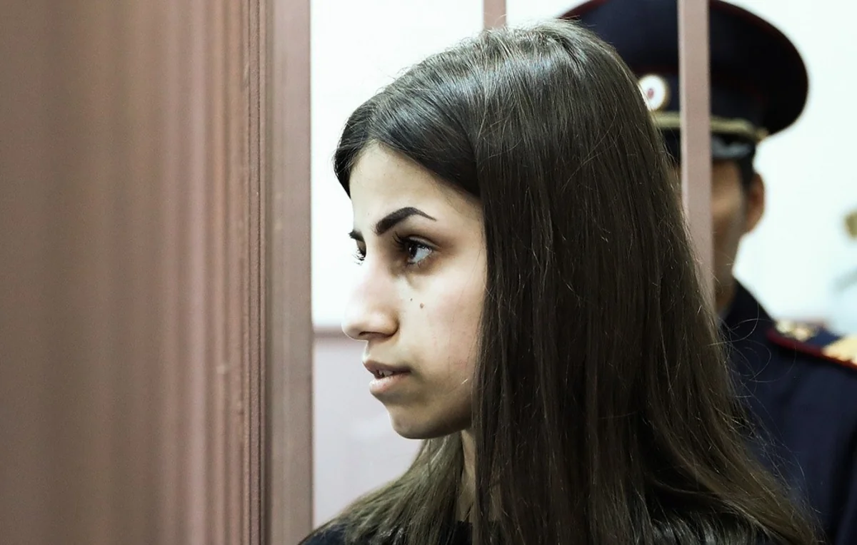 Суд освободил из СИЗО сестер Хачатурян, обвиняемых в убийстве отца