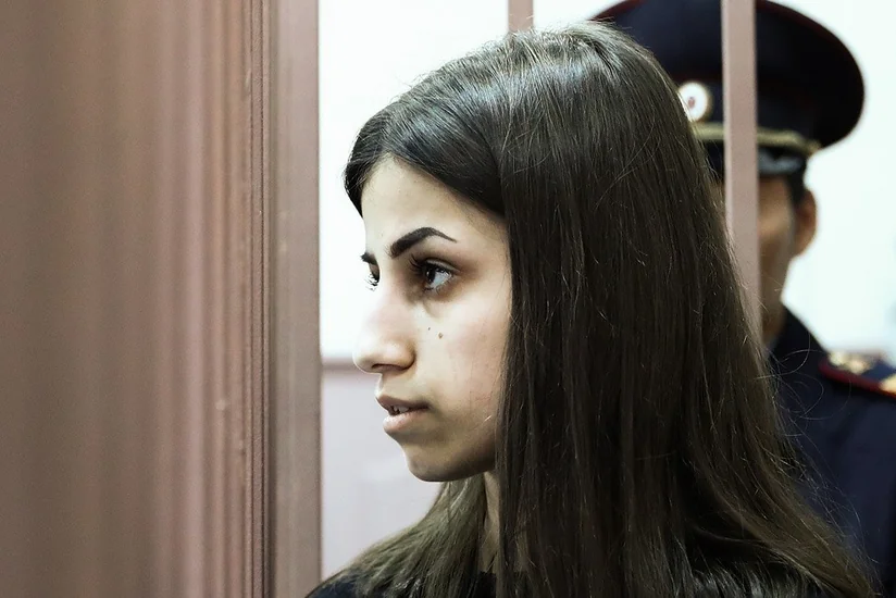 Суд освободил из СИЗО сестер Хачатурян, обвиняемых в убийстве отца