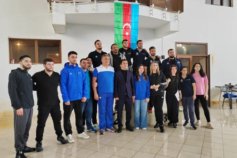 Üzgüçülük üzrə uşaq liqasının mərhələ yarışları keçirilib
