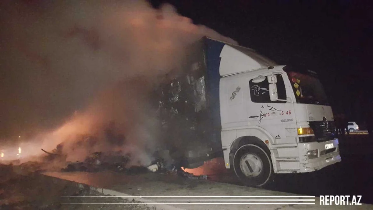 Ucarda içərisində geyim əşyaları olan yük maşını yandı - FOTO - VİDEO
