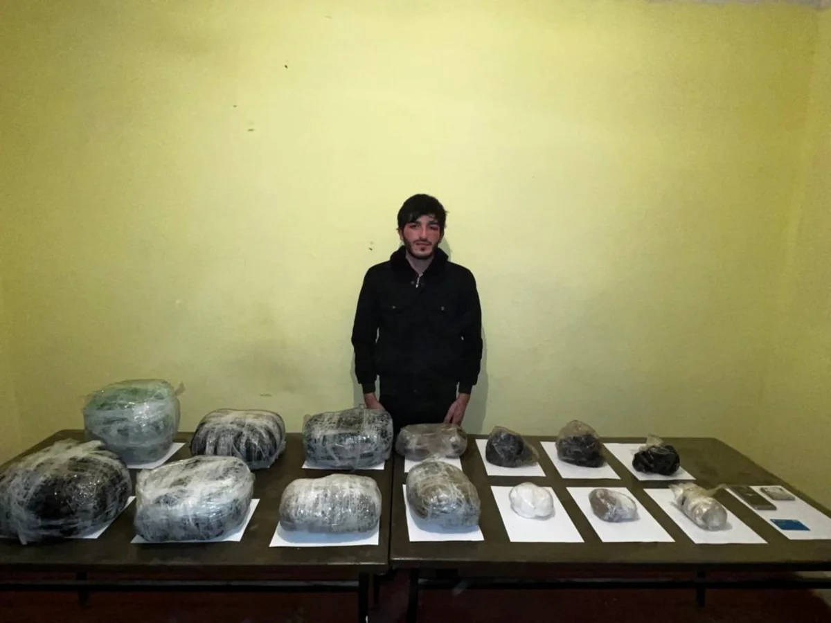 DSX ölkəyə 34 kiloqramdan artıq narkotik gətirilməsinin qarşısını alıb